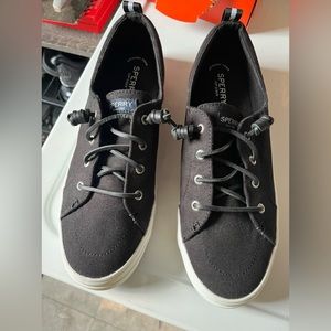Women’s sperry shoe black and white